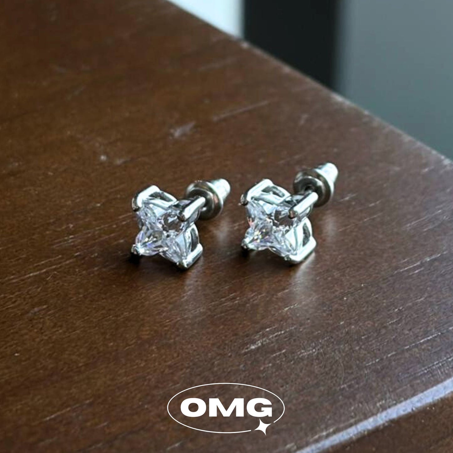 OMG - 四葉草8mm鋯石男裝耳環/耳釘